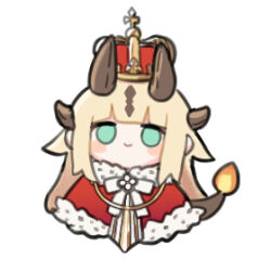  1girl aiguillette alternate_costume arknights blonde_hair blush_stickers capelet chibi commentary crown dragon_girl dragon_horns dragon_tail fire flame-tipped_tail fur-trimmed_capelet fur_trim green_eyes horns long_hair lowres ppxdq red_capelet reed_(arknights) sidelocks simple_background smile solo sticker_(medium) tail untranslatable_commentary upper_body white_background 