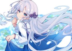  1girl black_bow blush bow closed_mouth commentary_request floating_hair green_eyes grey_hair hair_bow kaga_sumire long_hair looking_at_viewer mole mole_under_eye official_alternate_costume solo val_yoduki virtual_youtuber vspo! 