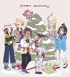  2boys 4girls :d ansha_(pokemon) apron bell-bottoms black_hair black_pants blonde_hair blue_apron blue_eyes blue_headscarf blue_hoodie blue_shoes brown_eyes brown_hair brown_jacket christmas_tree collared_shirt commentary_request cube_hair_ornament dark-skinned_male dark_skin donut_print dreadlocks earclip floette floette_(eternal) food_print green_jacket green_necktie grey_background grey_eyes gulpin hair_between_eyes hair_ornament harmony_(pokemon) hat headband headscarf highres hood hoodie hoopa hoopa_(confined) jacket kino_haruc korrina_(pokemon) leg_warmers leggings lida_(pokemon) long_hair long_sleeves mega_stone merry_christmas multiple_boys multiple_girls naveen_(pokemon) necktie open_clothes open_jacket open_mouth orange_sweater_vest pants pink_hair pink_leg_warmers pink_scarf pokemon pokemon_(creature) pokemon_legends:_z-a ponytail print_apron purple_headband purple_shoes red_hat ribbed_socks santa_hat scarf shirt shoes short_hair smile socks staryu striped_hat sweater_vest topknot two-tone_legwear urbain_(pokemon) violet_eyes white_hat white_jacket white_leggings white_shirt white_shoes wispy_bangs 