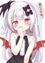  1girl bare_arms bare_shoulders black_bow black_dress black_wings bow center_frills closed_mouth collared_dress commentary_request demon_wings dress flat_chest frills hair_bow hand_to_own_mouth hand_up head_wings highres long_hair looking_at_viewer low_wings miria_(mamamamave) original pointy_ears red_eyes red_wings sleeveless sleeveless_dress smile smug solo speech_bubble translation_request upper_body very_long_hair white_hair wings 