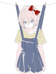  1girl blue_eyes blue_overalls bow closed_mouth clothes_pin commentary cowboy_shot diagonal-striped_clothes diagonal-striped_shirt doki_doki_literature_club expressionless hair_bow hanging highres official_alternate_costume overalls pink_hair rachel_campbell red_bow sayori_(doki_doki_literature_club) shirt short_hair sidelocks simple_background solo striped_clothes striped_shirt white_background white_shirt yellow_shirt 