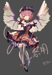  1girl absurdres alternate_costume animal_ear_piercing animal_ears artist_name bird_ears bird_wings black_dress black_hat black_shoes black_wrist_cuffs blush brown_eyes brown_thighhighs chinese_commentary closed_mouth commentary_request detached_sleeves dress earrings full_body grey_background halloween_costume hat highres hoop_earrings jack-o'-lantern_hat_ornament jewelry l0e9s29p looking_at_viewer mystia_lorelei one_eye_closed orange_dress pink_hair sample_watermark shoes short_hair simple_background sleeveless sleeveless_dress smile solo thigh-highs touhou touhou_mystia's_izakaya two-tone_dress watermark wings wrist_cuffs 