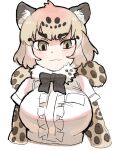  1girl :3 animal_ears arms_at_sides bangs black_bow black_bowtie black_hair blonde_hair bow bowtie breast_pocket breasts closed_mouth colored_inner_hair cropped_arms cropped_torso elbow_gloves eyebrows_visible_through_hair fur_scarf gloves green_eyes igarashi_(nogiheta) jaguar_(kemono_friends) jaguar_ears jaguar_print kemono_friends large_breasts looking_at_viewer medium_hair multicolored_eyes multicolored_hair pocket print_gloves print_scarf scarf shirt simple_background smile solo taut_clothes taut_shirt two-tone_hair upper_body white_background white_shirt yellow_eyes 