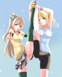  2girls ayase_eli bike_shorts black_shorts blonde_hair blue_background blue_eyes blue_shirt breasts detached_sleeves green_legwear green_sleeves grey_skirt hair_over_shoulder highres layered_skirt leg_up long_hair looking_at_viewer love_live! love_live!_school_idol_project medium_breasts minami_kotori miniskirt multiple_girls off-shoulder_shirt off_shoulder pleated_skirt ponytail shirt shorts silver_hair skirt sleeveless sleeveless_shirt split standing standing_on_one_leg standing_split thigh-highs tied_hair urutsu_sahari v very_long_hair wristband yellow_eyes yellow_shirt 