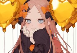  1girl abigail_williams_(fate) bangs black_bow black_dress black_headwear blonde_hair blue_eyes blush bow breasts dress fate/grand_order fate_(series) forehead hair_bow hat highres long_hair long_sleeves looking_at_viewer multiple_bows orange_bow parted_bangs polka_dot polka_dot_bow ribbed_dress sleeves_past_fingers sleeves_past_wrists small_breasts smile stuffed_animal stuffed_toy sumi_(gfgf_045) teddy_bear 