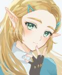  1girl bangs black_gloves blonde_hair closed_mouth fingerless_gloves gloves hair_ornament hairclip highres long_hair looking_at_viewer parted_bangs pointy_ears princess_zelda seri_(yuukasakura) simple_background solo the_legend_of_zelda the_legend_of_zelda:_breath_of_the_wild white_background 