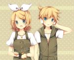  blonde_hair bracelet brother_and_sister casual digital_media_player earmuffs fiute hair_ornament hair_ribbon hairclip hand_on_earmuffs hand_on_headphones headphones jewelry kagamine_len kagamine_rin mp3_player necklace open_mouth ribbon short_hair siblings twins vocaloid 