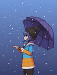  1girl bangs beanie black_headwear blue_background blue_hair from_side gradient gradient_background hat holding holding_umbrella long_sleeves melit multicolored_clothes outdoors pixel_art purple_umbrella shima_rin short_hair snowing solo standing umbrella violet_eyes winter_clothes yurucamp 
