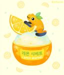  animal animal_focus artist_name blue_eyes closed_mouth commentary english_commentary english_text food frog from_side fruit korean_text leaf leaf_on_head lemon lemon_slice no_humans original pikaole poison_dart_frog sherbet sitting smile watermark yellow_background 