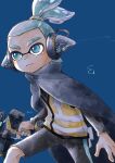  1boy blue_eyes blue_hair character_request cloak dark-skinned_male dark_skin highres nishima87 pointy_ears shirt shorts simple_background solo splatoon_(series) super_soaker symbol-only_commentary 