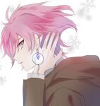  1boy brown_shirt dear_vocalist ear_piercing earrings facing_to_the_side grey_hair highres jewelry long_sleeves looking_at_viewer male_focus nail_polish pale_skin piercing pink_hair profile ptping re-o-do shirt snowflakes solo white_background white_shirt 