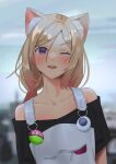  1girl aki_rosenthal animal_ear_fluff animal_ears black_shirt blonde_hair blurry blurry_background blush cat_ears collarbone gradient_hair highres hololive mechjunk multicolored_hair off-shoulder_shirt off_shoulder one_eye_closed overalls pink_hair shiny shiny_hair shirt short_sleeves solo upper_body violet_eyes virtual_youtuber white_overalls 