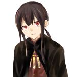  1boy bangs black_cape black_hair cape closed_mouth eyebrows_visible_through_hair fate/grand_order fate_(series) highres koha-ace long_hair looking_at_viewer low_ponytail male_focus oda_nobukatsu_(fate) ponytail red_eyes red_shirt shirt sidelocks simple_background smile solo tachitsu_teto upper_body white_background 