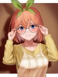  1girl adjusting_eyewear bangs blue_eyes blush bow breasts collarbone eyebrows_behind_hair facing_viewer glasses go-toubun_no_hanayome green_bow hair_between_eyes hair_bow highres light_particles long_sleeves looking_at_viewer medium_breasts mowatoro nakano_yotsuba orange_hair overall_skirt shirt short_hair solo upper_body yellow_shirt 