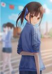  3girls absurdres blue_jacket blue_ribbon blue_sky blurry blurry_background brown_eyes brown_hair day hair_ribbon highres jacket ko_tachi1104 looking_at_viewer looking_back medium_hair multiple_girls original outdoors ribbon side_ponytail sky solo_focus sports_festival string_of_flags track_jacket track_suit 