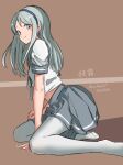  asymmetrical_hair bangs blue_hairband brown_background closed_mouth dated grey_hair grey_legwear grey_ribbon grey_skirt hairband kantai_collection kneehighs pleated_skirt sagiri_(kancolle) school_uniform serafuku short_sleeves signature silver_hair skirt swept_bangs translation_request twitter_username umibudou violet_eyes 