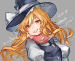  1girl blonde_hair bow character_name grey_background grin hat highres kirisame_marisa long_hair looking_at_viewer scarf shidaccc smile solo touhou twitter_username upper_body vest white_bow witch_hat yellow_eyes 