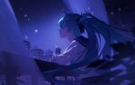  1girl aqua_eyes aqua_hair balcony black_sailor_collar blue_theme blurry blurry_foreground building chinese_commentary commentary_request curtains hair_lift hatsune_miku highres hua_ben_wuming long_hair looking_up night night_sky sailor_collar school_uniform serafuku serious shirt sky star_(sky) starry_sky twintails upper_body very_long_hair vocaloid white_shirt wind wind_lift 