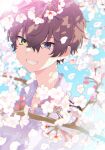  1boy alban_knox bangs blue_sky branch brown_hair collarbone collared_shirt commentary_request day dress_shirt earrings eyebrows_visible_through_hair flower green_eyes grin hair_between_eyes heterochromia highres jewelry male_focus mamyouda nijisanji nijisanji_en outdoors petals romaji_commentary shirt sky smile solo upper_body violet_eyes virtual_youtuber white_flower white_shirt 