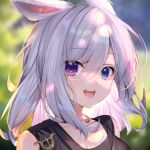  1girl :d absurdres bangs black_shirt blue_eyes blurry blurry_background character_request collarbone depth_of_field eyebrows_visible_through_hair grey_hair hair_between_eyes heterochromia highres looking_at_viewer medium_hair shanguier shirt sleeveless smile solo sunlight teeth upper_body upper_teeth violet_eyes 