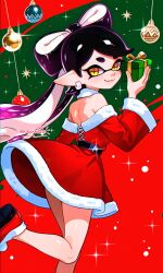  1girl bare_shoulders black_hair bow-shaped_hair box brown_pupils callie_(splatoon) christmas closed_mouth collar commentary cross-shaped_pupils detached_collar dress earrings english_commentary fur-trimmed_dress fur-trimmed_sleeves fur_trim gift gift_box gradient_hair highres holding holding_gift inkling jewelry long_hair long_sleeves looking_at_viewer mole mole_under_eye multicolored_hair pink_hair pointy_ears red_dress red_shoes ribonhaato santa_costume santa_dress shoes smile solo splatoon_(series) strapless strapless_dress symbol-shaped_pupils tentacle_hair twintails white_collar wide_sleeves yellow_eyes 