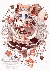  1girl absurdres animal_ears apron balloon black_bow black_dress blue_eyes bow brown_capelet capelet cat_ears chiko_(star_pocco) closed_mouth commentary_request dot_mouth dot_nose dress flower_ornament fur-trimmed_capelet fur-trimmed_shoes fur_trim grey_hair heart highres hugging_object leg_up light_blush long_hair orange_bow original pink_apron pocket simple_background solo stuffed_animal stuffed_toy very_long_hair wavy_hair 
