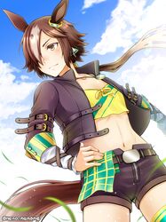  1girl animal_ears bangs belt black_jacket black_shorts blue_sky brown_hair closed_mouth clouds cloudy_sky hair_over_one_eye hand_on_hip horse_ears horse_girl horse_tail jacket jewelry long_hair navel necklace neno_nenone outdoors ponytail shirt shorts sky smile solo tail thigh-highs umamusume vodka_(umamusume) yellow_eyes yellow_legwear yellow_shirt 