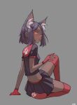  1girl :3 absurdres animal_ear_fluff animal_ears artist_name bangs black_shirt black_skirt blush breasts cat cat_ears cat_girl commentary crop_top dark-skinned_female dark_skin extra_ears eyebrows_visible_through_hair fang gloves grey_background highres kiritzugu looking_at_viewer looking_back medium_breasts medium_hair midriff miniskirt no_shoes open_mouth original parted_bangs partially_fingerless_gloves paw_print paw_print_soles pleated_skirt puffy_short_sleeves puffy_sleeves purple_hair red_eyes red_footwear red_gloves red_legwear shirt short_hair short_sleeves sidelocks signature simple_background sitting skirt slit_pupils smile solo teeth thigh-highs 