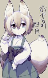  1girl animal_ears bangs black_bow blue_eyes bob_cut bow brown_background brown_hair dress fox_ears fox_girl fox_tail green_dress highres japanese_clothes kimono long_sleeves looking_at_viewer original pinafore_dress short_hair simple_background solo tail white_kimono yoshi_(crossmind) 