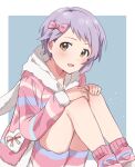  bangs blush bow commentary_request dot_nose hair_bow hands_on_own_knees heart hood hooded_pajamas idolmaster idolmaster_million_live! knokzm long_sleeves looking_at_viewer makabe_mizuki pajamas parted_lips pink_bow pink_pajamas pink_ribbon purple_hair ribbon short_hair shorts simple_background sitting socks solo striped striped_legwear striped_pajamas yellow_eyes 