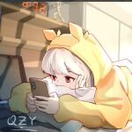  1girl arknights bangs cellphone clock commentary_request digital_clock eyebrows_behind_hair figure holding holding_phone hood hood_up hooded_jacket indoors jacket long_sleeves looking_away lying on_stomach phone pillow puffy_long_sleeves puffy_sleeves red_eyes solo weedy_(arknights) white_hair yellow_jacket ziyuzikongfang 
