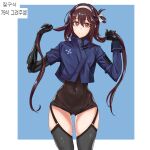  1girl bangs black_bodysuit black_legwear blue_jacket bodysuit brown_hair closed_mouth covered_navel eyebrows_visible_through_hair feet_out_of_frame garter_straps girls_frontline hairband hands_in_hair highres jacket korean_text long_hair looking_at_viewer low_twintails mechanical_arms mmm_(ji1945) orange_eyes simple_background smile solo standing symbol-only_commentary thigh-highs twintails type_79_(girls&#039;_frontline) white_hairband 