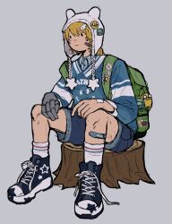  1boy adventure_time backpack badge bag bandages bandaid bandaid_on_cheek bandaid_on_face bandaid_on_hand bandaid_on_knee bandaid_on_leg bee_print black_eyes blonde_hair blue_shirt blue_shorts blue_sweater bmo bunbukutyagama button_badge character_doll character_print closed_mouth collared_shirt denim finn_the_human full_body green_bag grey_background hat highres jake_the_dog long_sleeves male_focus mechanical_arms patch shirt shoes shorts single_mechanical_arm sitting sneakers socks solo star_ornament sticker sweater tree_stump white_hat white_socks 