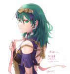  1girl backless_outfit bangs breasts closed_mouth clothing_cutout cosplay diadem enlightened_byleth_(female) eyebrows_visible_through_hair fire_emblem fire_emblem:_three_houses from_side green_eyes green_hair hair_between_eyes long_hair medium_breasts neck_ribbon pink_ribbon ribbon robaco shoulder_cutout sideboob simple_background smile solo sothis_(fire_emblem) sothis_(fire_emblem)_(cosplay) twitter_username white_background 