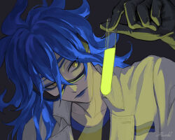  1boy black_background black_gloves black_shirt blue_eyeshadow blue_hair commentary_request eyeshadow gloves glowing_liquid goggles heartki highres holding holding_test_tube idia_shroud jacket looking_at_object makeup male_focus shirt signature simple_background solo test_tube twisted_wonderland white_jacket yellow_eyes 