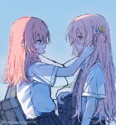  2girls backlighting bag black_skirt blue_eyes bocchi_the_rock! closed_eyes closed_mouth cube_hair_ornament earphones gotoh_hitori hair_between_eyes hair_ornament highres kita_ikuyo looking_at_another multiple_girls one_side_up pink_hair red_hair school_bag school_uniform shared_earphones shirt shirt_tucked_in short_sleeves skirt white_shirt yunayuispink 