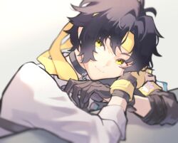  1boy armor asaba_harumasa asymmetrical_gloves black_gloves black_hair choker closed_mouth commentary_request crossed_arms gloves half_gloves hands_on_table head_on_hand head_tilt headband highres light_smile looking_at_viewer male_focus mismatched_gloves parted_bangs shirt short_hair shoulder_armor single_half_glove sleeves_rolled_up solo upper_body white_background white_shirt yellow_eyes yellow_gloves yellow_headband yuni_(unitary_580) zenless_zone_zero 