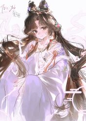  1girl absurdres black_eyes black_hair flower hagoromo hair_bun hair_flower hair_ornament hand_up highres jiu_niangzi jiu_niangzi_(blossom_spring_fairy) long_hair looking_at_viewer official_alternate_costume pink_flower purple_flower purple_hanfu reverse:1999 shawl smile solo upper_body very_long_hair weiyan_(nbnbmwnl) white_background white_shawl wide_sleeves 