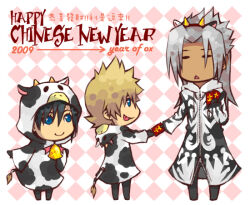  1girl 2009 2boys age_difference animal_ear_hairband animal_ears animal_hood animal_print bell black_coat black_gloves black_hair black_pants blonde_hair blue_eyes chibi chibi_only chinese_new_year chinese_text chinese_zodiac closed_eyes coat commentary_request cow_ears cow_horns cow_print cow_print_jacket cow_tail english_text envelope fake_animal_ears fake_tail full-length_zipper full_body giving gloves grey_hair hairband height_difference holding holding_envelope hongbao hood horns jacket kingdom_hearts kingdom_hearts_358/2_days kingdom_hearts_ii long_hair mixed-language_commentary mixed-language_text multicolored_coat multiple_boys neck_bell neck_ribbon official_alternate_costume open_mouth outstretched_arms pants pink_ribbon print_jacket ribbon roxas semokan short_hair smile spiky_hair tail tongue tongue_out white_coat xemnas xion_(kingdom_hearts) year_of_the_ox zipper 