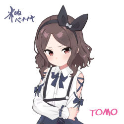  1girl black_hairband blue_bow blue_bowtie bow bowtie clothing_cutout commentary dress_shirt ebizuka_tomo girls_band_cry gohannanaki grey_hair hairband highres holding_own_arm medium_hair shirt shoulder_cutout simple_background solo white_background white_shirt 