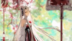  1girl absurdres bare_shoulders black_hairband blood blood_bag blurry blurry_background closed_mouth copyright_name copyright_notice detached_sleeves dragon_horns dress eastern_dragon_horns floating_hair flower flower_on_chest hair_ornament hairband highres horns intravenous_drip logo long_hair looking_at_viewer official_art official_wallpaper red_dress red_flower shixi_(xinyue_tongxing) sleeveless sleeveless_dress solo very_long_hair white_hair white_sleeves xinyue_tongxing yellow_eyes 