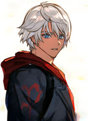  1boy black_coat blue_eyes chinese_commentary coat commentary_request devil_may_cry_(series) devil_may_cry_4 grey_hair hair_between_eyes highres hood hood_down hoodie looking_at_viewer male_focus nero_(devil_may_cry) open_clothes open_coat parted_lips red_hoodie solo upper_body wuliu_heihuo 