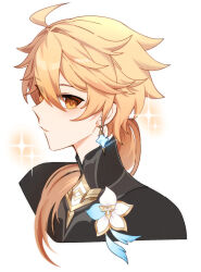  1boy aether_(as_heaven_and_earth_are_made_anew)_(genshin_impact) aether_(genshin_impact) ahoge black_shirt blonde_hair blue_feathers brown_pupils closed_mouth earrings feathers flower flower_ornament genshin_impact gold_trim hair_between_eyes highres i_saekki_mwoji jewelry long_hair looking_at_viewer low_ponytail male_focus mandarin_collar official_alternate_costume official_alternate_hairstyle ponytail shirt simple_background single_earring solo sparkle star_(symbol) star_earrings upper_body white_background white_flower yellow_eyes 