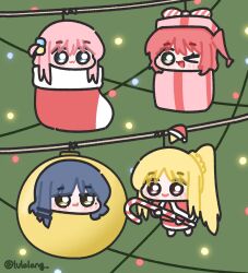  4girls :3 blue_eyes bocchi_the_rock! box candy candy_cane chibi chibi_only christmas christmas_ornaments christmas_stocking christmas_tree closed_mouth commentary cube_hair_ornament decorations food gift gift_box gotoh_hitori hair_ornament hanging highres holding holding_candy holding_candy_cane holding_food ijichi_nijika in_box in_container kita_ikuyo long_hair looking_at_viewer lulalang multiple_girls one_eye_closed one_side_up open_mouth parted_bangs pink_hair side_ponytail smile symbol-only_commentary twitter_username yamada_ryo 