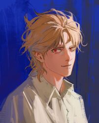  1boy blonde_hair blue_background closed_mouth collared_shirt commentary_request dio_brando highres jojo_no_kimyou_na_bouken korean_commentary looking_at_viewer male_focus nose null_(skev7724) phantom_blood red_eyes shirt short_hair solo upper_body white_shirt 