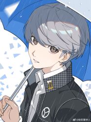  1boy absurdres bisho_imobing_hito black_jacket chinese_commentary collared_shirt commentary_request grey_eyes grey_hair highres jacket long_sleeves looking_at_viewer male_focus narukami_yu parted_lips persona persona_4 rain school_uniform shirt solo umbrella upper_body white_shirt yasogami_school_uniform 
