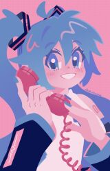 1girl aqua_eyes aqua_hair aqua_nails arm_tattoo bare_shoulders black_sleeves commentary detached_sleeves hatsune_miku holding holding_phone long_hair looking_at_viewer no_lineart number_tattoo phone pink_background projecttiger shirt signature simple_background smile tattoo teeth twintails untranslatable_commentary upper_body vocaloid white_shirt 