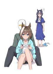  1boy 2girls ? alternate_costume alternate_hairstyle animal_ears blue_eyes blue_hair blue_pajamas blush brown_hair cheval_grand_(umamusume) commentary_request ear_covers hair_between_eyes highres horse_ears horse_girl horse_tail long_hair multicolored_hair multiple_girls open_mouth pajamas peperoncino-sama siblings simple_background sisters sitting standing t-head_trainer_(umamusume) tail trainer_(umamusume) umamusume v_sisters verxina_(umamusume) white_background white_hair 