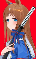  1girl amasa_(ama_sa3) animal_ears blue_bow blush bow brown_hair closed_mouth commentary_request ear_ornament ear_ribbon grass_wonder_(stone-piercing_blue)_(umamusume) grass_wonder_(umamusume) highres holding holding_sword holding_weapon horse_ears horse_girl katana long_hair looking_at_viewer multicolored_hair red_background simple_background smile solo streaked_hair sword umamusume upper_body weapon white_streaks 