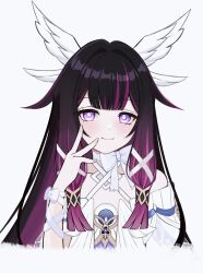  1girl arm_ribbon bare_shoulders black_hair blush bow bright_pupils columbina_(genshin_impact) commentary_request dress genshin_impact hair_intakes hair_ribbon hand_up head_wings highres irodo_1024 long_hair looking_at_viewer multicolored_hair purple_hair purple_streaks ribbon sidelocks simple_background smile solo streaked_hair two-tone_hair unusually_open_eyes upper_body violet_eyes white_background white_bow white_dress white_pupils white_ribbon white_wings wings wrist_bow 